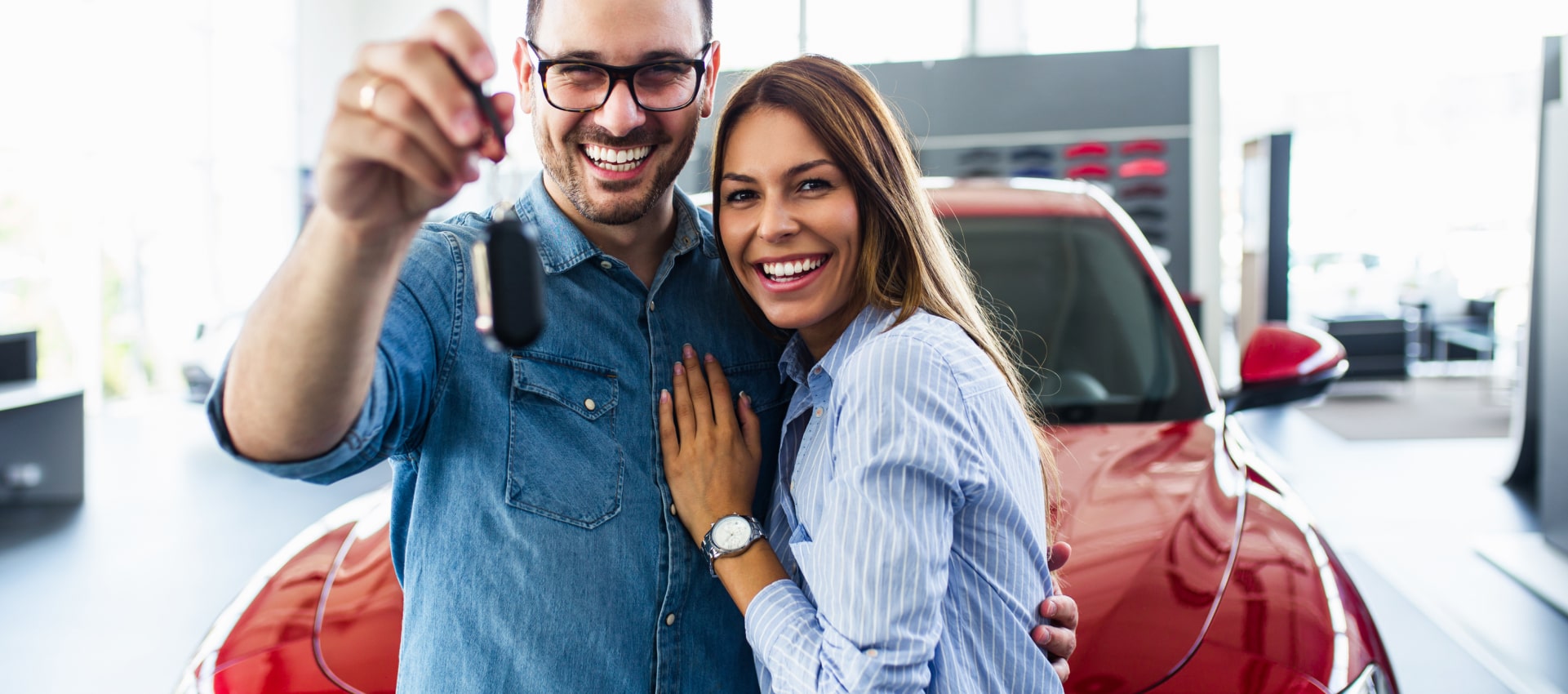 happy-couple-with-car-key.jpg